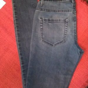 SOLD 3/$15 Forever 21 skinny jeans